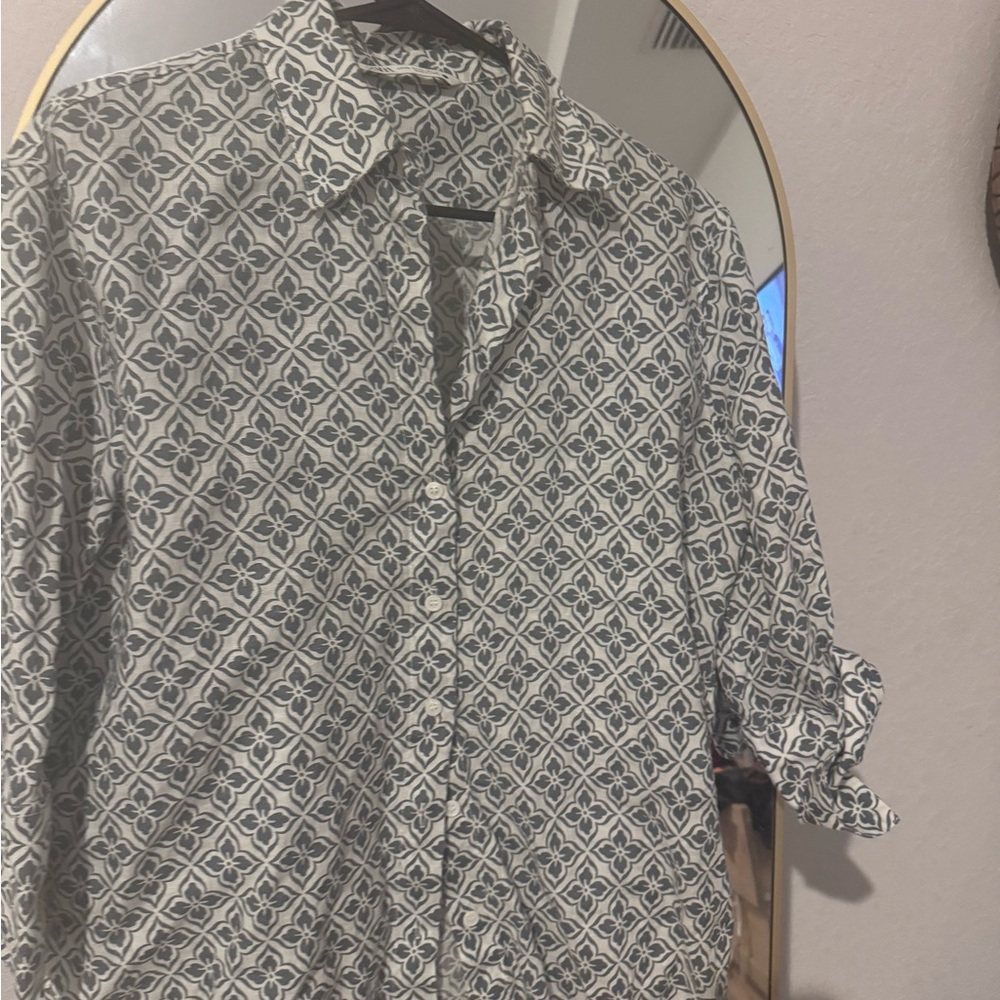 Zara Women's Black and White Patterned Button Down Shirt